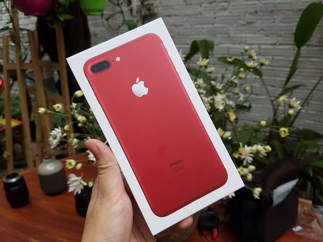 Cận cảnh chiếc iPhone 7 Plus màu đỏ đầu tiên tại Hà Nội ảnh 2