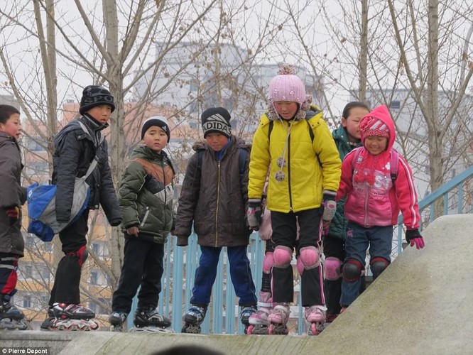Những hình ảnh hiếm hoi về cuộc sống yên bình của trẻ em Triều Tiên ảnh 9
