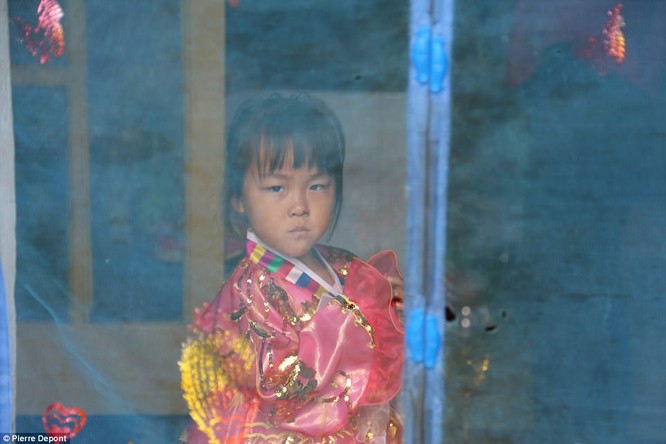 Những hình ảnh hiếm hoi về cuộc sống yên bình của trẻ em Triều Tiên ảnh 12