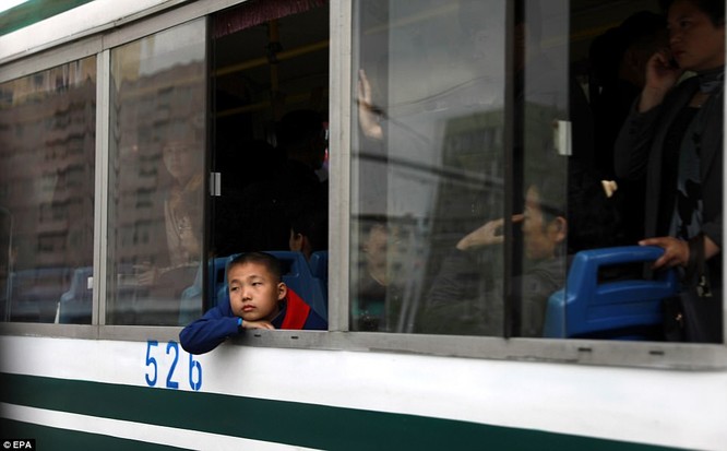 Những hình ảnh hiếm hoi về cuộc sống yên bình của trẻ em Triều Tiên ảnh 15
