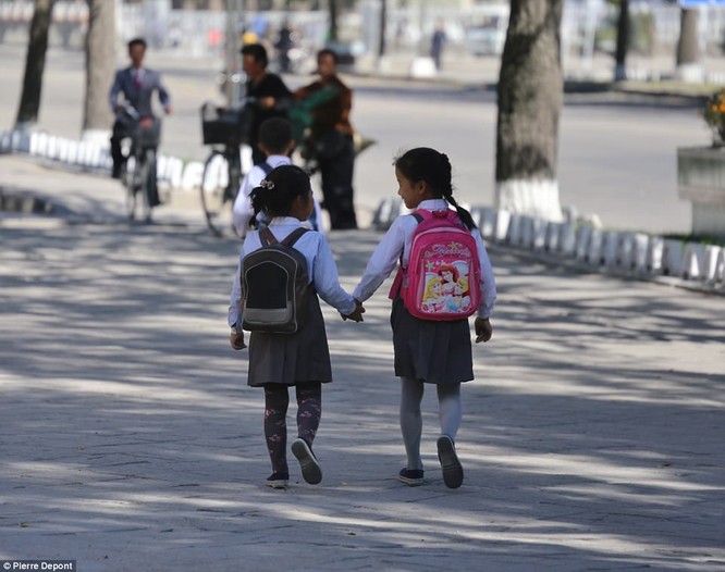 Những hình ảnh hiếm hoi về cuộc sống yên bình của trẻ em Triều Tiên ảnh 17