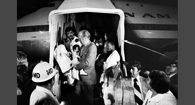 Ảnh “độc” chụp tại Nhà Trắng trong ngày Sài Gòn thất thủ ảnh 16