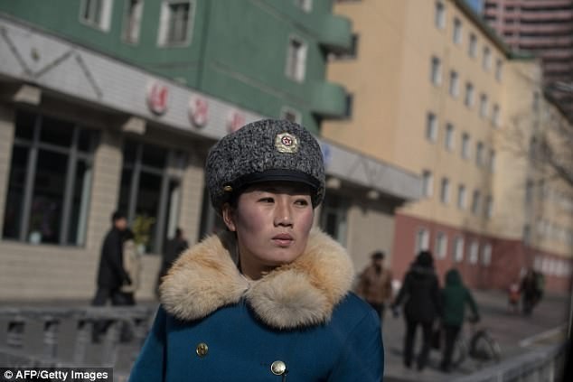 Nữ CSGT Triều Tiên: Xinh đẹp, độc thân và phải về hưu ở tuổi 26 ảnh 8