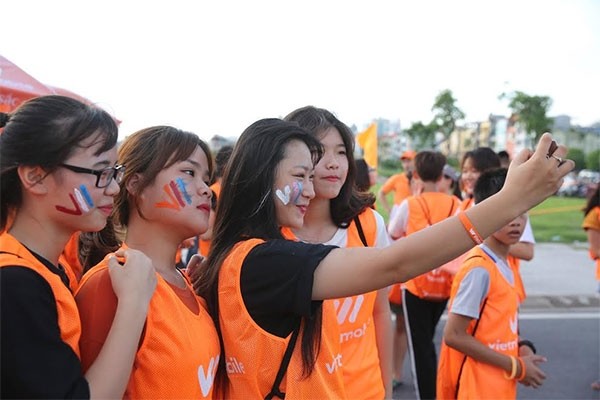 Vietnamobile tổ chức chuỗi “Đại nhạc hội bùng nổ sắc màu” ảnh 5
