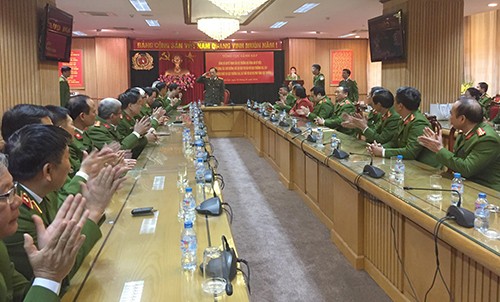 Buổi lễ trao quyết định nghỉ hưu cho thiếu tướng Hồ Sỹ Tiến và Nguyễn Anh Tuấn diễn ra chiều nay tại Bộ Công an.