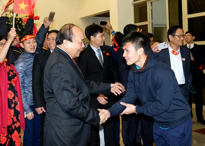 Thủ tướng chờ hơn 5 tiếng đồng hồ, trao huân chương, bằng khen cho U-23 Việt Nam ảnh 6