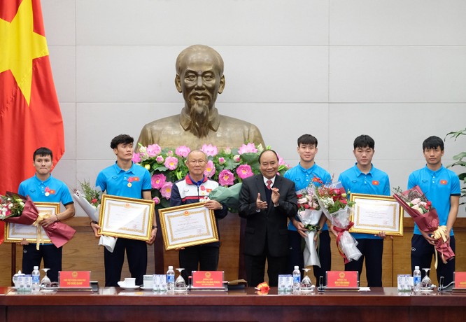 Thủ tướng chờ hơn 5 tiếng đồng hồ, trao huân chương, bằng khen cho U-23 Việt Nam ảnh 3