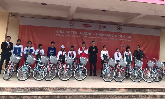 Trao tặng 330 xe đạp trị giá gần 500 triệu đồng cho học sinh nghèo phía Bắc ảnh 1