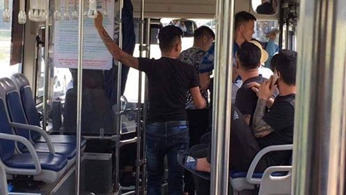 Hà Nội: Tạm đình chỉ lái và phụ xe buýt tuyến 47B đánh người ảnh 2