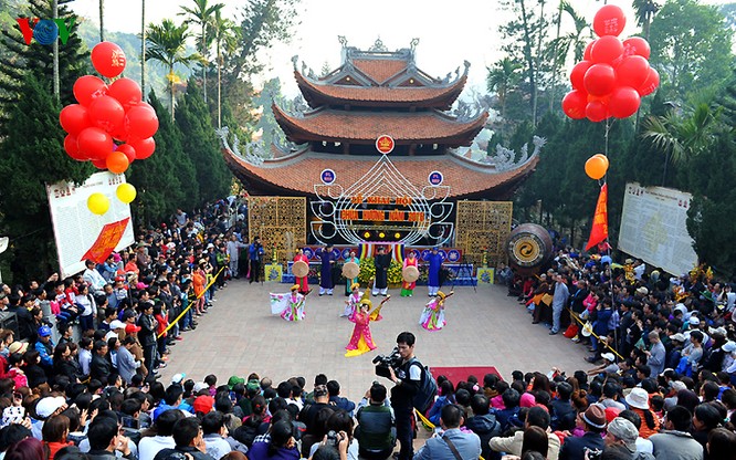 Lễ hội Chùa Hương (Mỹ Đức, Hà Nội) luôn thu hút du khách thập phương.