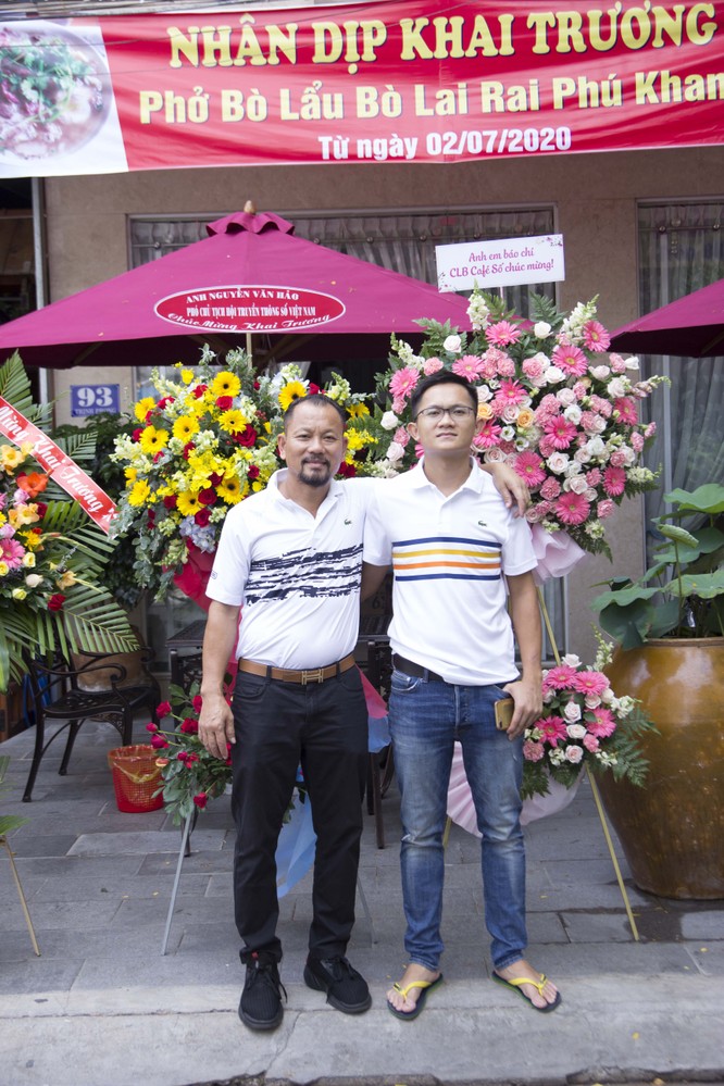 Cha con ông chủ nhà hàng Nguyễn Phú Phúc trong ngày khai trương nhà hàng tại TP. biển Nha Trang.