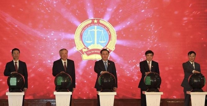 Chủ tịch nước Nguyễn Xuân Phúc yêu cầu phát triển tòa án điện tử ngang tầm thế giới ảnh 2