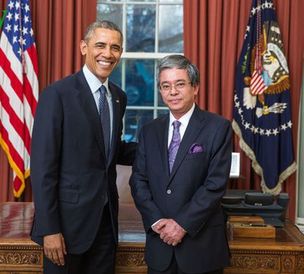 ĐS Phạm Quang Vinh chụp với Tổng thống Obama khi trình thư ủy nhiệm