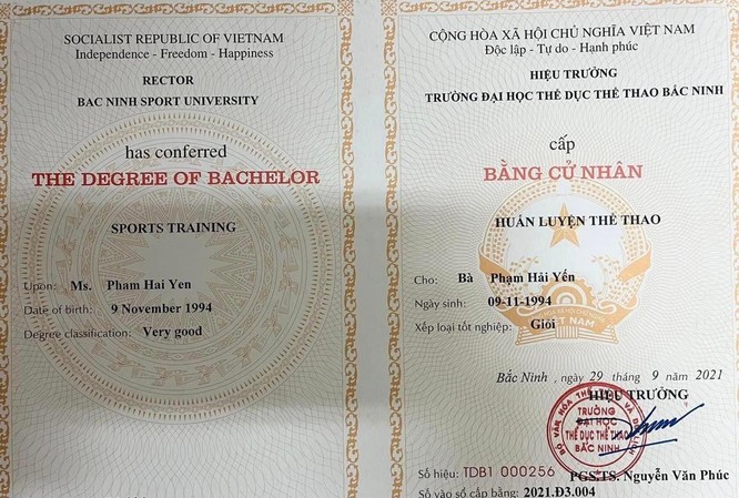 Tiền đạo Phạm Hải Yến tuyển nữ Việt Nam hào hứng nhận bằng tốt nghiệp Đại học loại giỏi ảnh 2