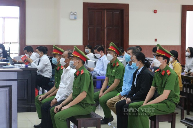 Hoãn phiên xử cựu Phó Chủ tịch TP.HCM Trần Vĩnh Tuyến và các đồng phạm vì 1 bị cáo vắng mặt ảnh 1