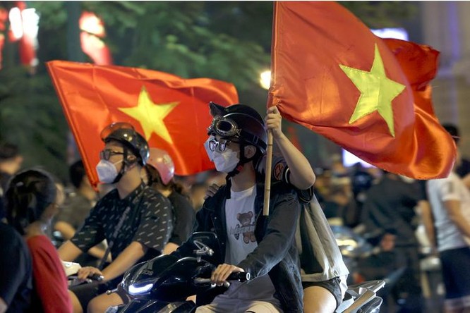 Người hâm mộ Việt Nam có một đêm không ngủ trước chiến tích của đội U23 Việt Nam ảnh 2