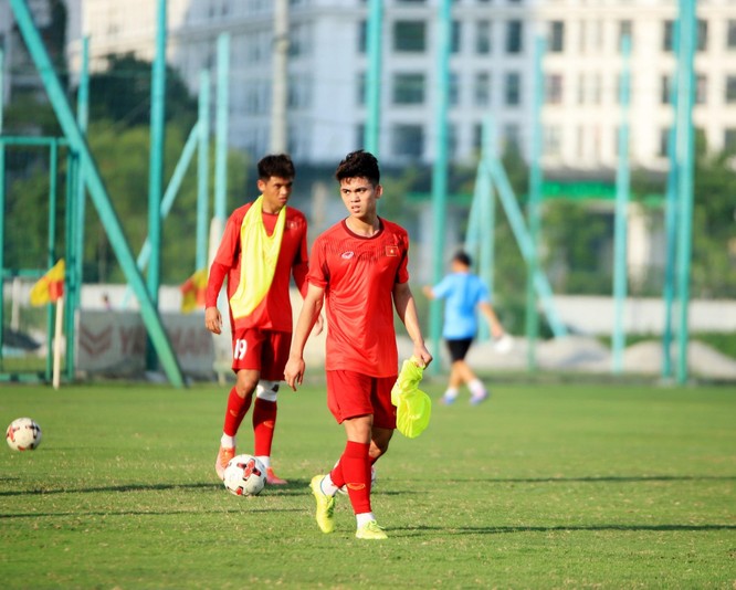 U19 Việt Nam tăng tính cạnh tranh khi đón 2 viện binh từ U23 Việt Nam ảnh 1