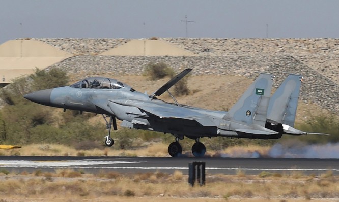 Mẫu phi cơ chiến đấu F-15 của Arab Saudi mà Mỹ sản xuất (Ảnh: NBC)