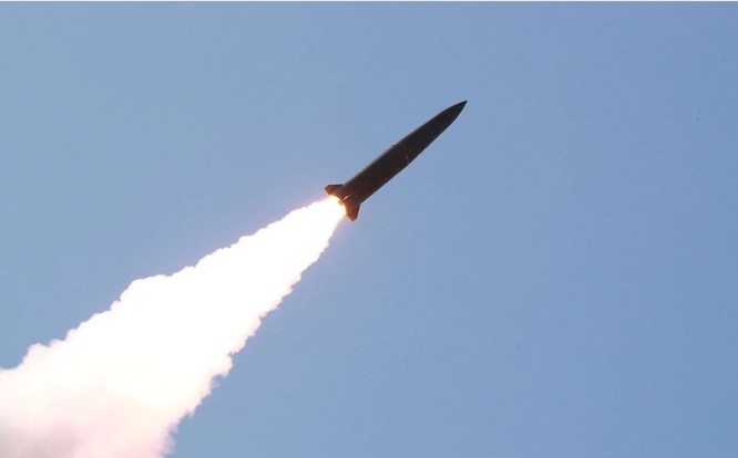 Tên lửa mà Triều Tiên phóng đi trong một cuộc thử nghiệm hôm 10/5 (Ảnh: Washington Post)
