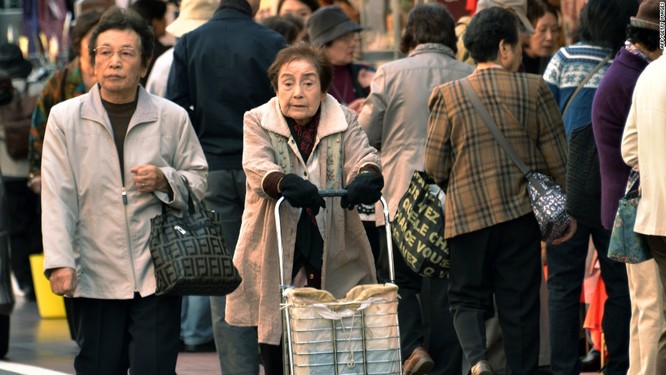 Dân số Nhật Bản đang bị già hóa nhanh chóng (Ảnh: CNN)