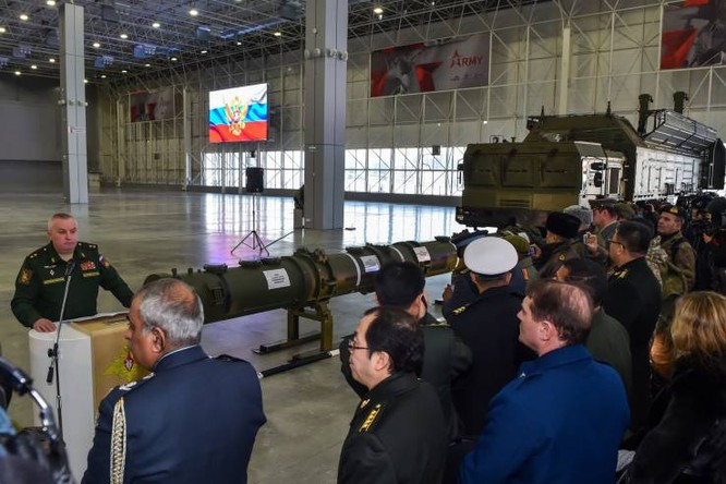 Tên lửa hành trình Novator 9M729 của Nga trong buổi trưng bày ở Moscow hồi tháng 1 năm nay (Ảnh: AFP)