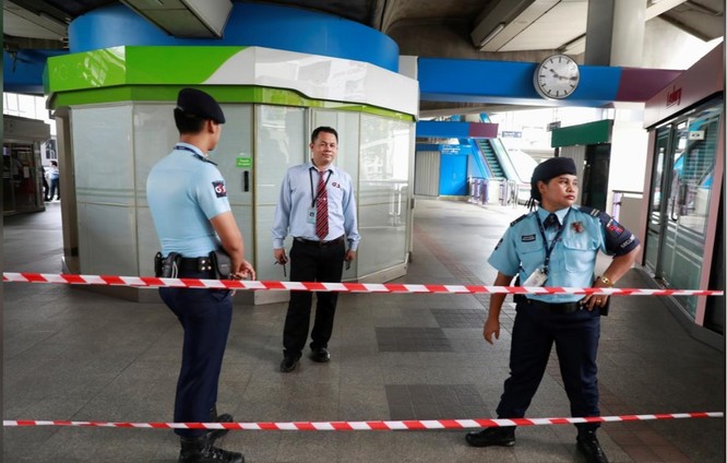 Lực lượng an ninh được tăng cường sau một vụ nổ tại trạm xe lửa ở Bangkok (Ảnh: Reuters)