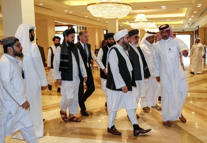 Phái đoàn đàm phán của Taliban ở Doha, Qatar hồi tháng 7 (Ảnh: AFP)