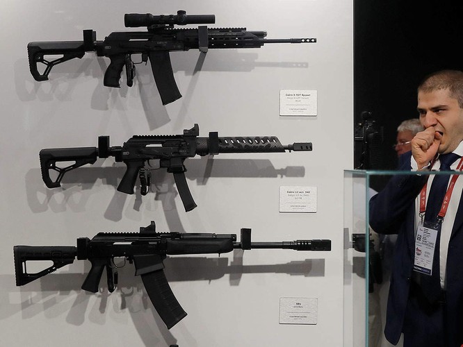 Súng trường AK-203 Kalashnikov sẽ được sản xuất tại miền Bắc Ấn Độ (Ảnh: ET)