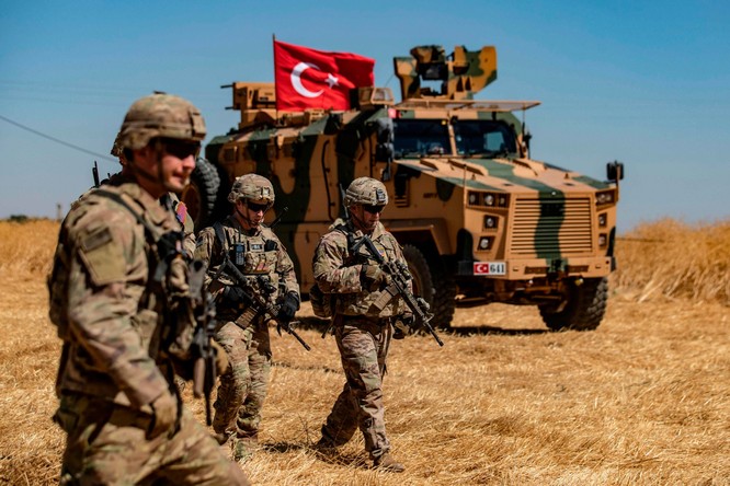 Binh sĩ Thổ Nhĩ Kỳ sẽ sớm mở chiến dịch tấn công vào sâu trong lãnh thổ Syria (Ảnh: Independent)