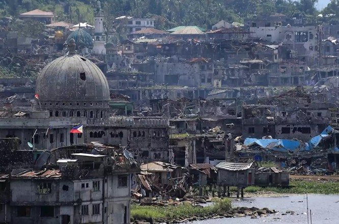 Thị trấn Marawi vẫn tan hoang sau 2 năm kể từ sau cuộc chiến chống phiến quân (Ảnh: AP)