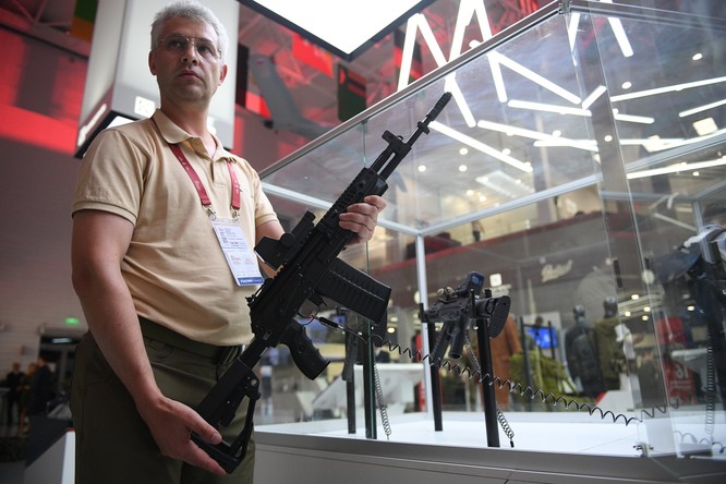 AK-308 trong một triển lãm vũ khí (Ảnh: RT)