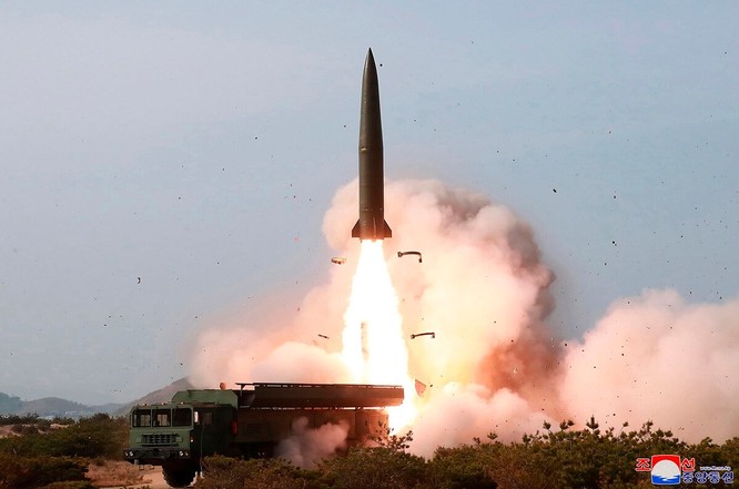 Một vụ phóng thử nghiệm tên lửa mà Triều Tiên thực hiện (Ảnh: KCNA)