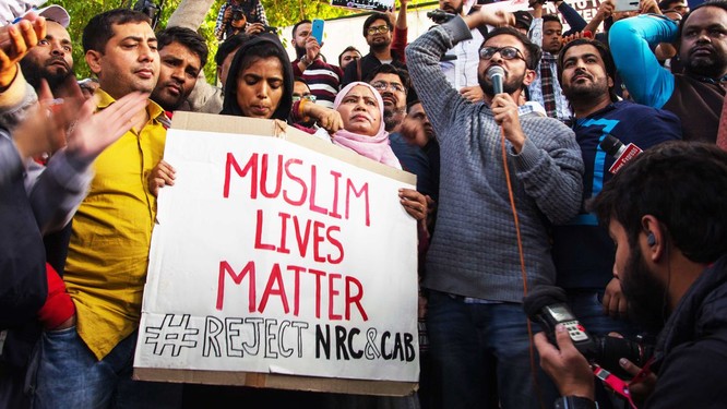 Cộng đồng người Hồi giáo ở Ấn Độ biểu tình phản đối luật công dân (Ảnh: Vox)