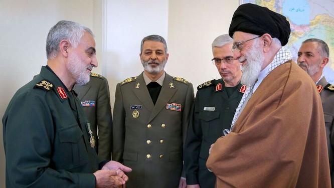 Tướng Soleimani chỉ nhận lệnh trực tiếp duy nhất từ một người là Thủ lĩnh tối cao Iran Ayatollah Khamenei (Ảnh: Getty)