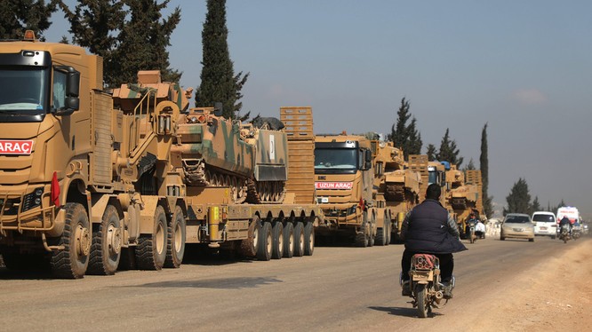 Đoàn xe quân sự của Thổ Nhĩ Kỳ tại vùng ngoại ô tỉnh Idlib (Ảnh: RT)
