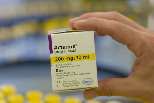 Thuốc Actemra của hãng dược phẩm Roche (Ảnh: Inrater)