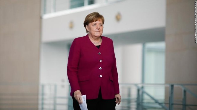 Thủ tướng Đức Angela Merkel trong một buổi họp báo về chống dịch COVID-19 hôm 9/4 (Ảnh: CNN)