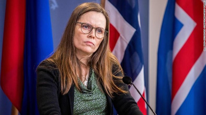 Thủ tướng Iceland Katrin Jakobsdottir trong cuộc họp báo chung với Na Uy về biện pháp chống COVID-19 ngày 3/2 (Ảnh: CNN)