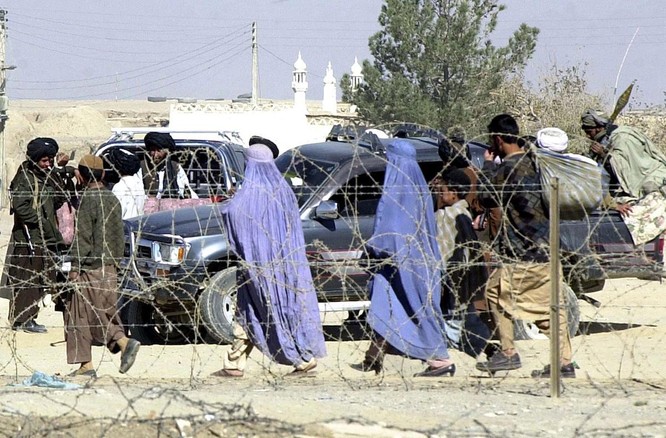 Phụ nữ Afghanistan lo sợ trở về “thời kỳ đen tối” dưới ách cai trị của Taliban ảnh 1