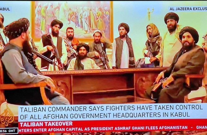 Ảnh: Chiến binh Taliban giành kiểm soát phủ Tổng thống Afghanistan ảnh 1