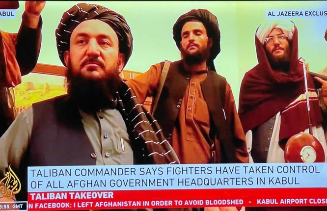 Ảnh: Chiến binh Taliban giành kiểm soát phủ Tổng thống Afghanistan ảnh 3