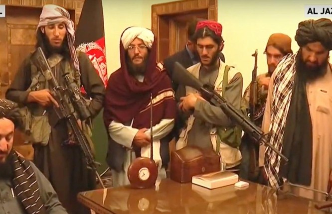 Ảnh: Chiến binh Taliban giành kiểm soát phủ Tổng thống Afghanistan ảnh 4