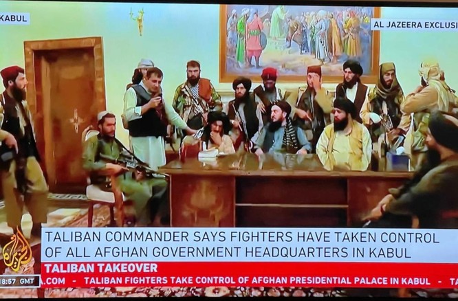 Ảnh: Chiến binh Taliban giành kiểm soát phủ Tổng thống Afghanistan ảnh 5