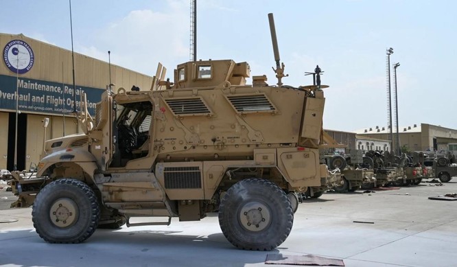Cận cảnh những trang thiết bị quân sự xa xỉ mà Mỹ bỏ lại ở Afghanistan ảnh 1