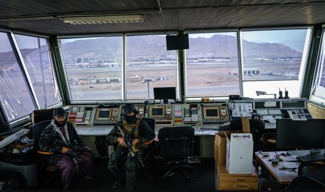 Cận cảnh những trang thiết bị quân sự xa xỉ mà Mỹ bỏ lại ở Afghanistan ảnh 6