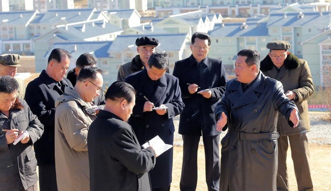 Ông Kim Jong-un tái xuất, thăm "mô hình thu nhỏ của nền văn minh hiện đại" nằm sát núi thiêng ảnh 1