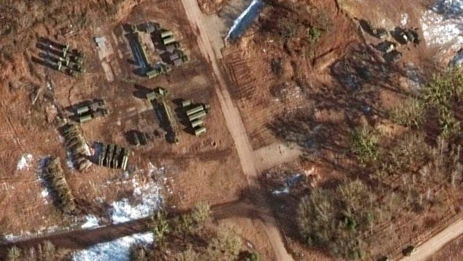 Khủng hoảng Ukraine: Loạt ảnh vệ tinh cho thấy "lửa chiến tranh" cận kề ảnh 2
