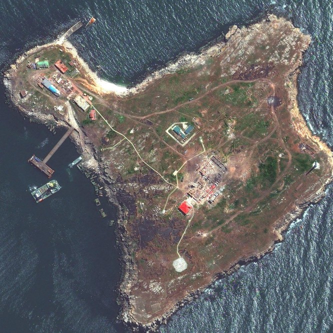 [ĐỌC CHẬM CUỐI TUẦN] Đảo Rắn: Kích thước nhỏ, vai trò lớn trong cuộc chiến của Nga ở Ukraine ảnh 1