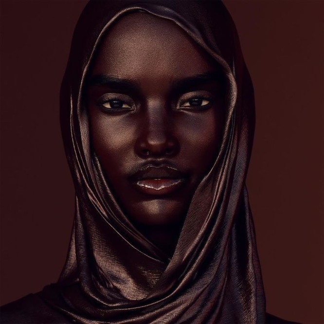 “Viên ngọc trai đen” nổi bật giữa dàn người mẫu nhờ công nghệ 3D ảnh 3