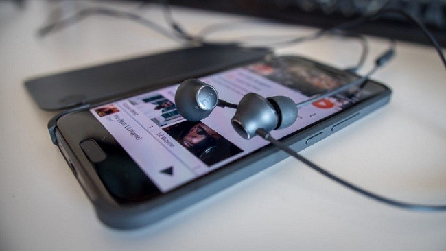 Tính năng khử tiếng ồn của tai nghe HTC chỉ có trên HTC U11 ảnh 1